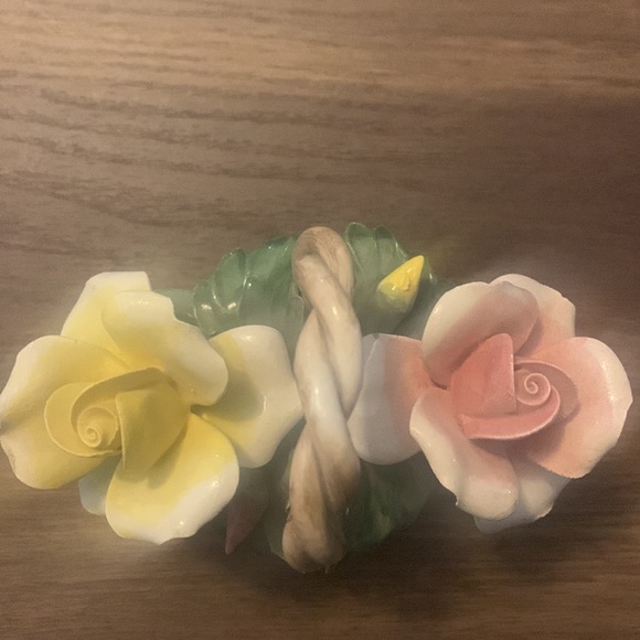 Vintage Nuova Capodimonte Porcelain Mini Basket Pink Yellow Flowers - Picture 4 of 7